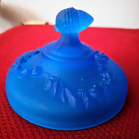 Westmoreland Blue Satin Glass Argonaut Shell Candy Dish - Picture 6 of 10